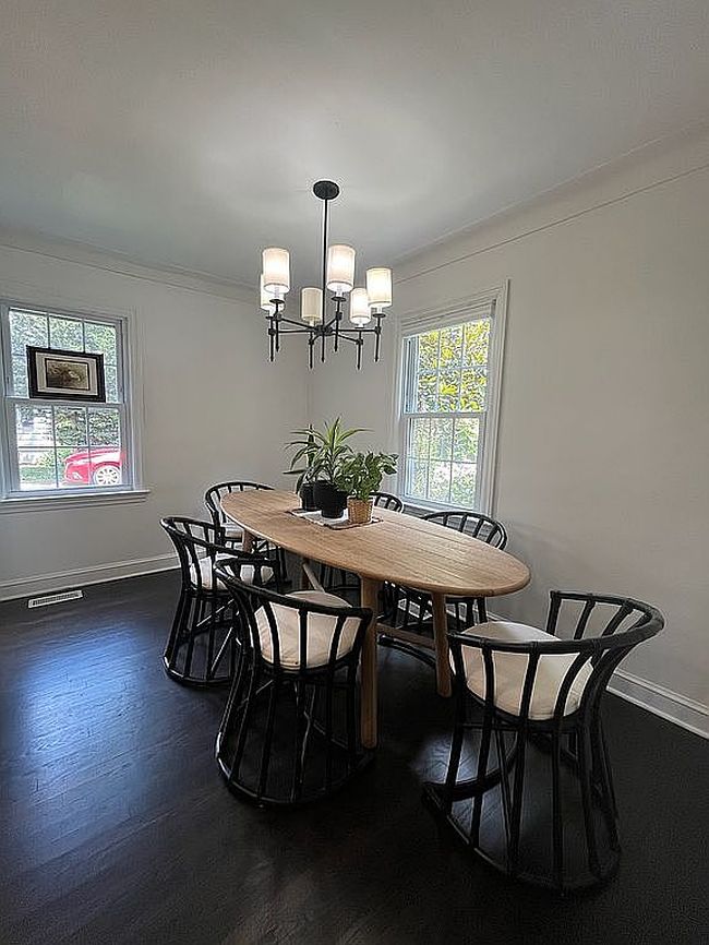 Photo of 98 Beech St, Floral Park, NY