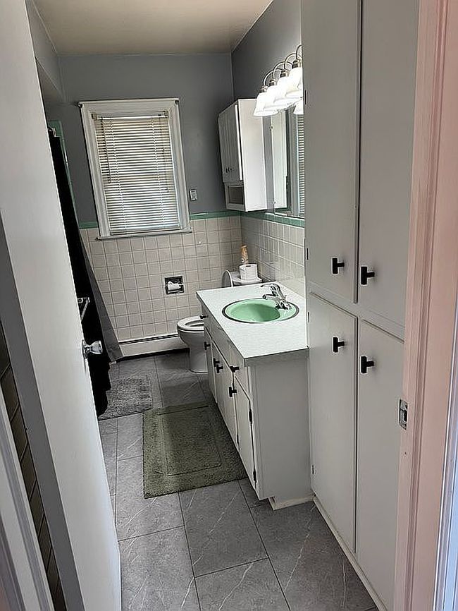 Image of 2330 Linwood Ave