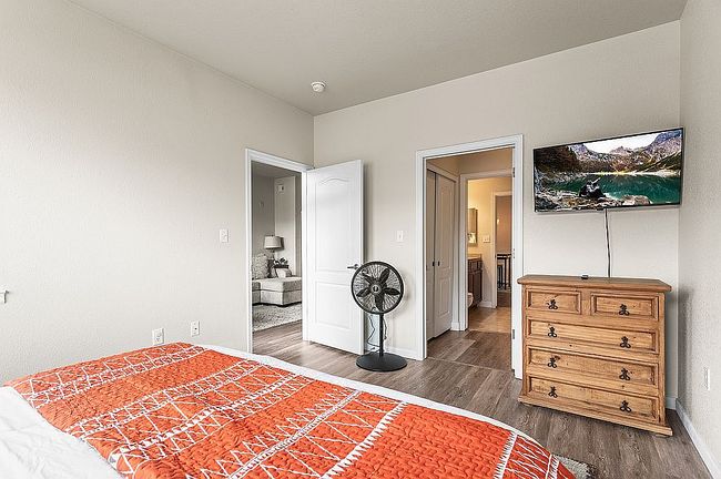 Additional photo 1 of property located at 152 Village Rd Unit B206