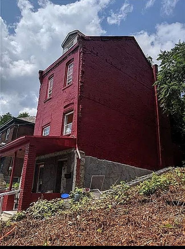 807 Clarissa St, Pittsburgh, PA