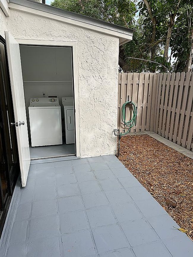 Image of 4001 Beneva Rd Apt 122