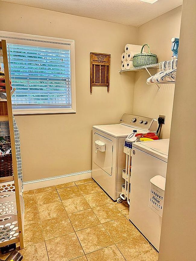 Additional photo 2 of property located at 1562 Chariot Ln