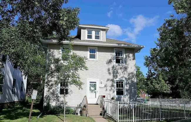 Image of 220 Grant St