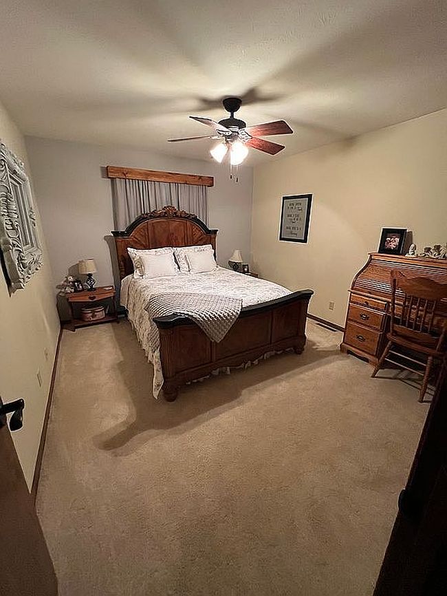 Photo of 2009 Henderson Dr, Garden City, KS