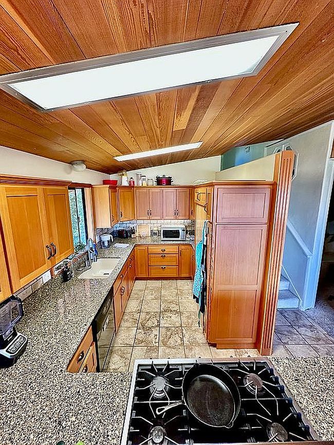 Additional photo 3 of property located at 1011 Vista Way
