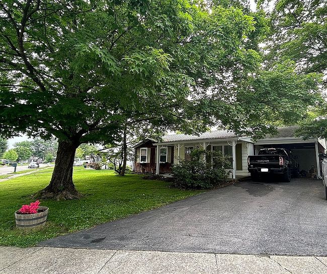 Image of 1908 Tennyson Dr
