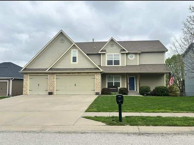 Photo of 11112 N Madison Ct, Kansas City, MO