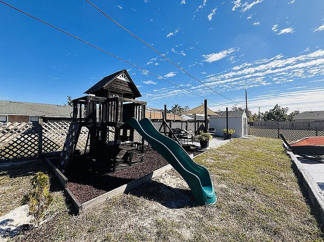 Image of 1464 Howland Blvd