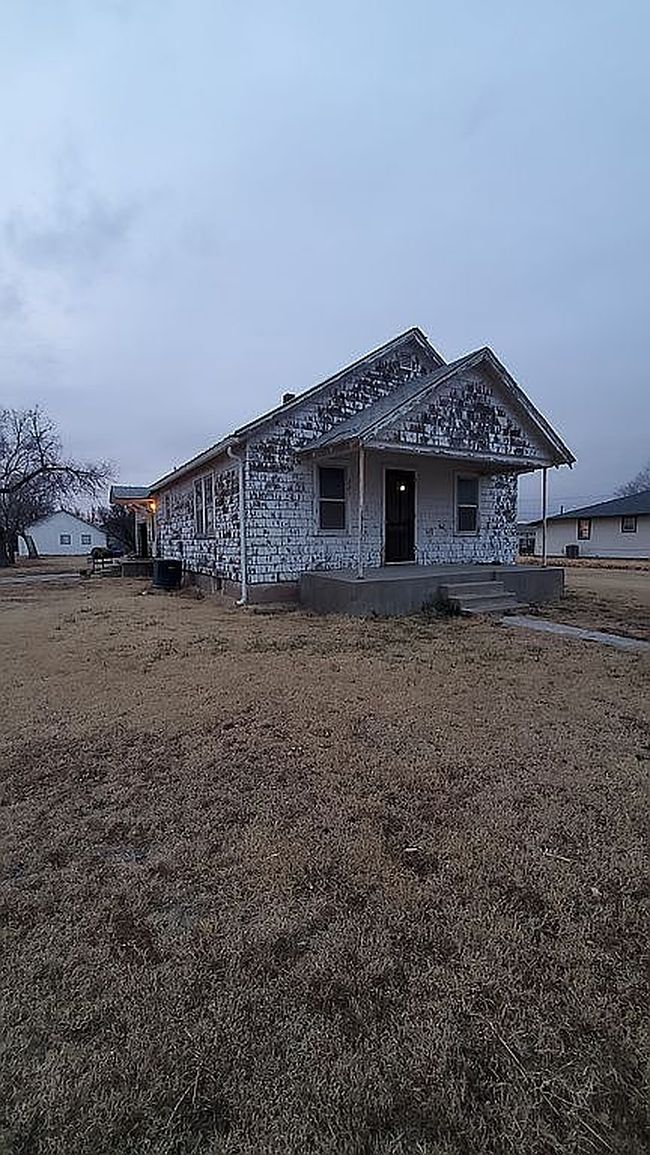 Photo of 221 S Pearlette St, Meade, KS