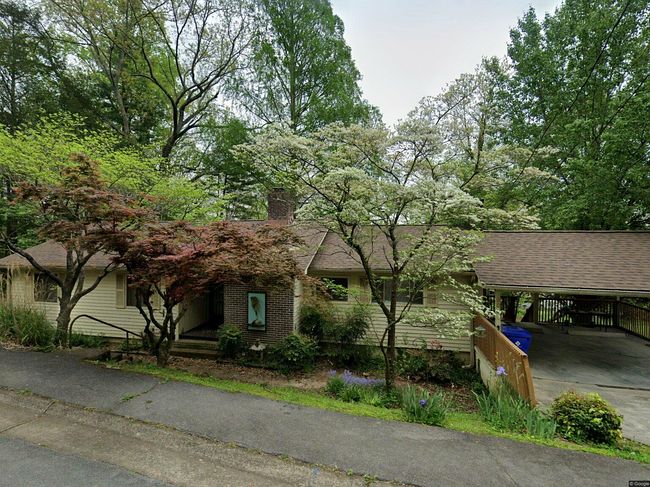 Photo of 305 W Fernhill Rd