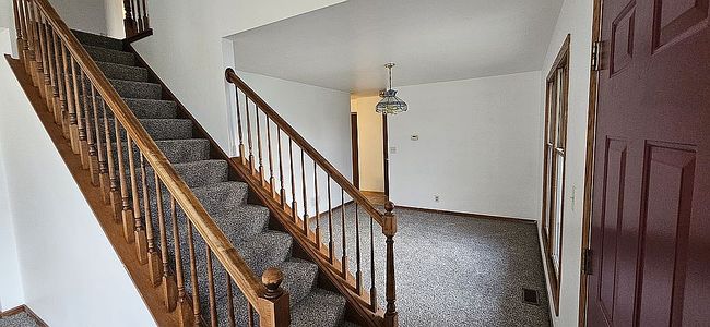 Photo of 1500 Wildrose Dr, Belvidere, IL