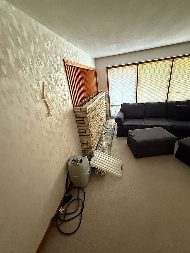 Additional photo 1 of property located at 2744 E Glen Oaks Dr