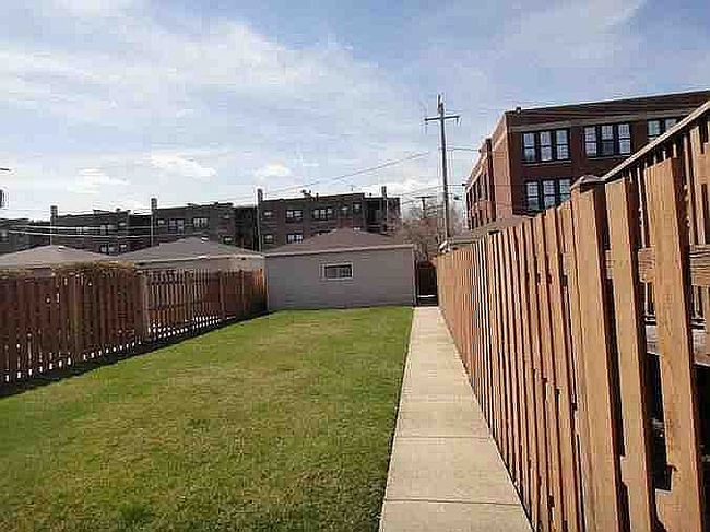 Additional photo 3 of property located at 4622 S Woodlawn Ave