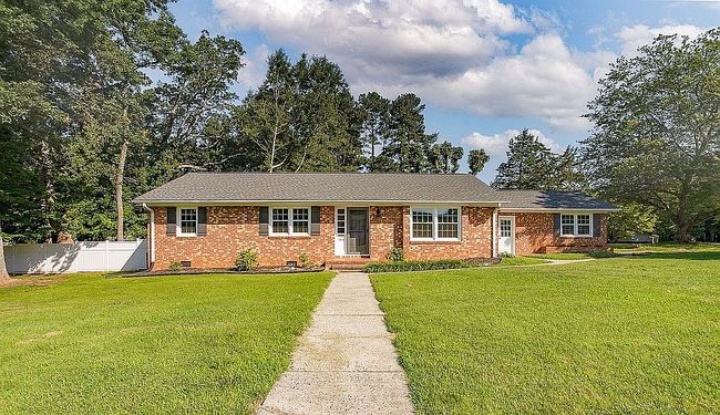 Photo of 2403 May Dr, Burlington, NC