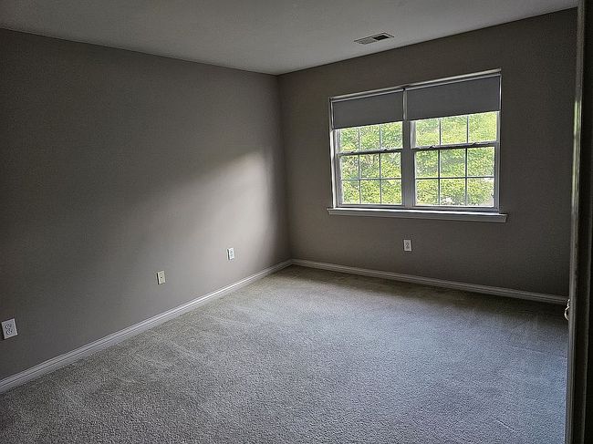 Photo of 2940 Summerfield Dr, Lexington, KY