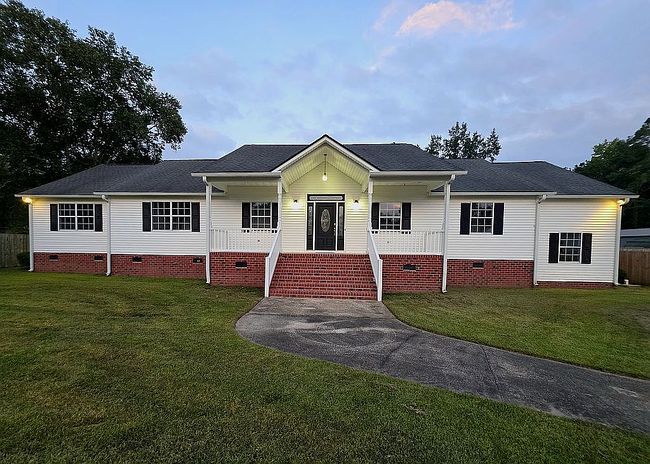 Photo of 1004 Magnolia Ln, Moncks Corner, SC