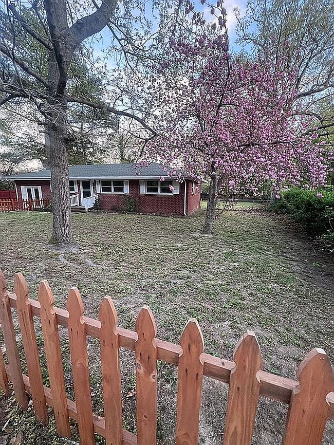 Image of 308 Lakeside Dr