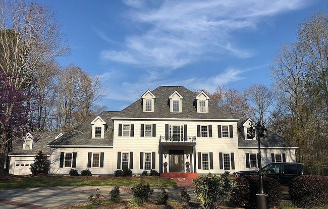 Photo of 490 N Pine Hill Rd, Griffin, GA