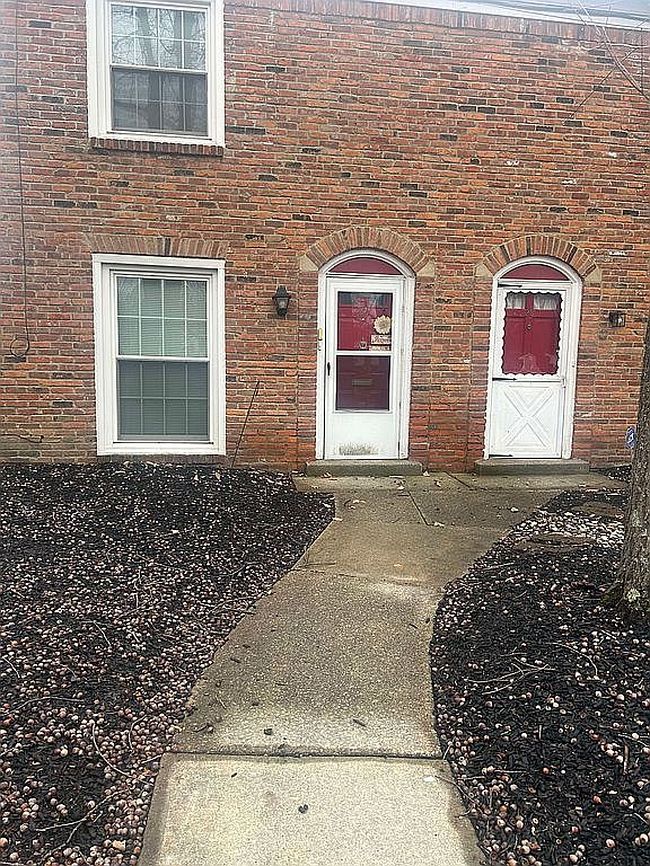 Photo of 11 Trenton Sq #27, Euclid, OH