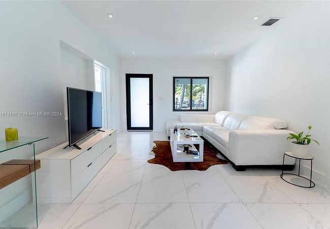 Additional photo 1 of property located at 128 Nw 84th St