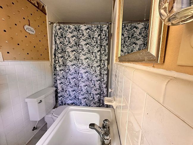 Additional photo 3 of property located at 208 E 10th St