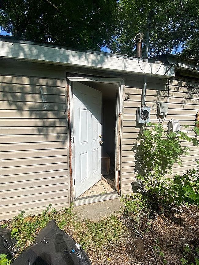 Photo of 10149 Duke Dr, Saint Louis, MO
