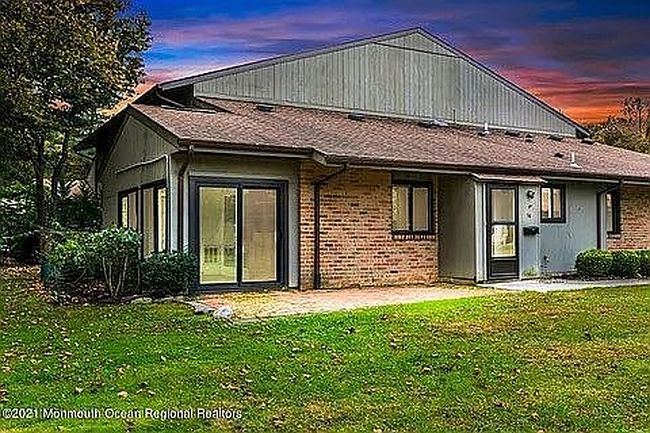 Photo of 96 Friendship Ct, Red Bank, NJ
