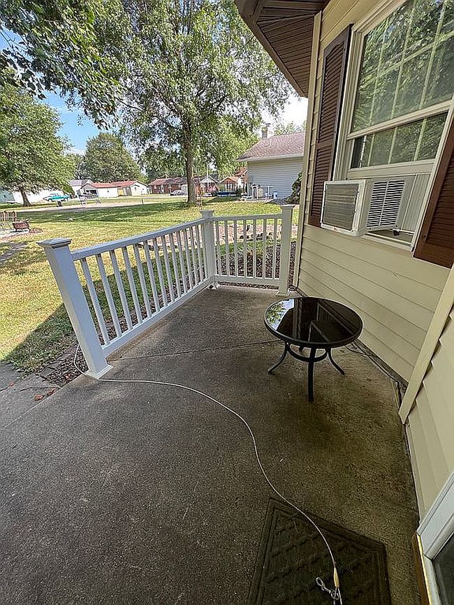 Photo of 290 N Elm St, Breese, IL