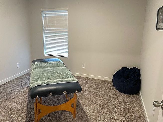 Additional photo 3 of property located at 516 Polo Way W