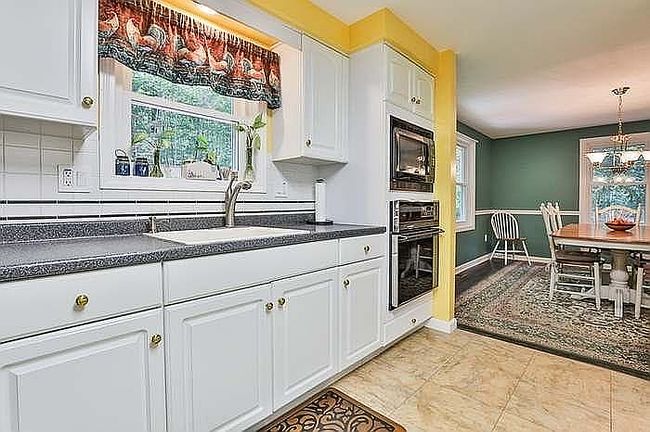 Photo of 129 Cambridge Rd, Bedford, NH