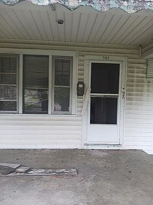 Photo of 707 E Washington Ave