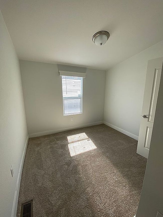 Photo of 8787 Locust Ave Space 103, Fontana, CA