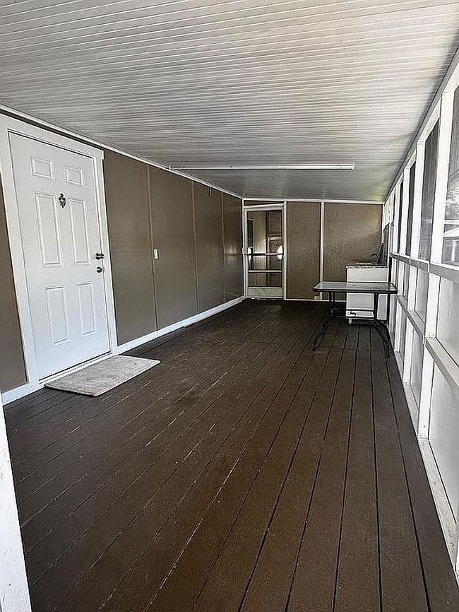 Photo of 9519 Sun Dial Dr, Tampa, FL