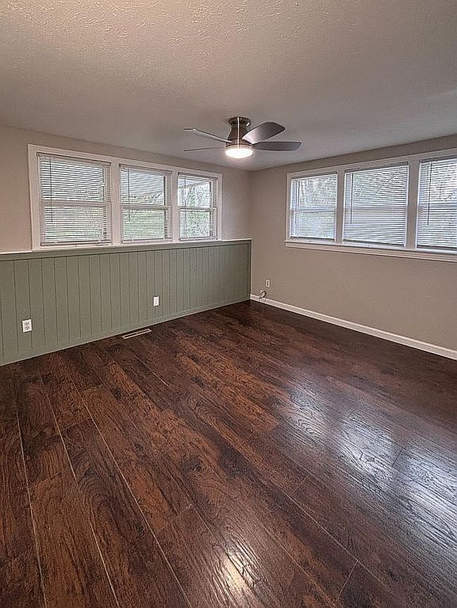 Image of 407 Center St