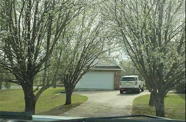 Image of 15419 Village Dr