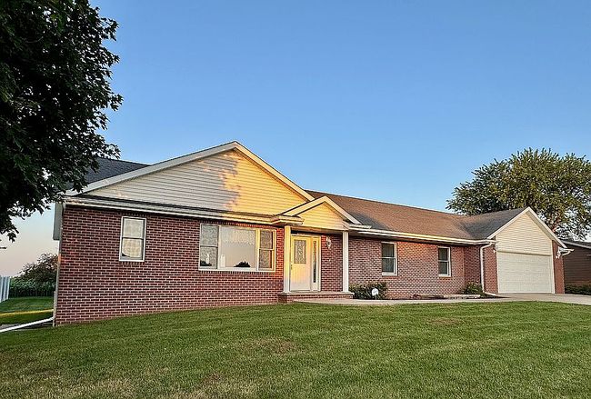 Photo of 608 S Douglas St, Inwood, IA