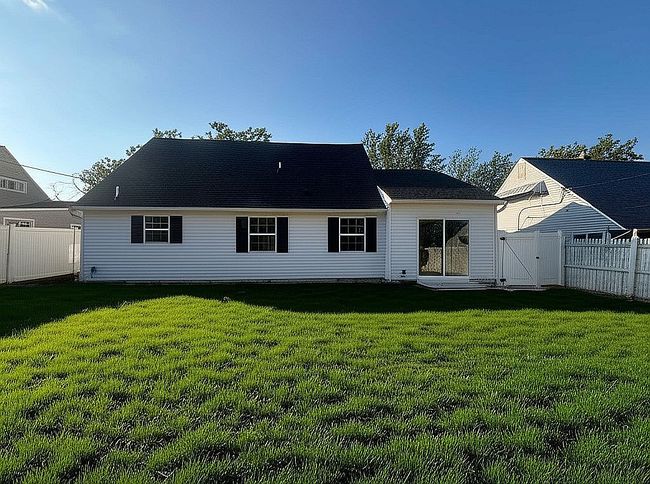 Photo of 38 Inland Rd, Levittown, PA