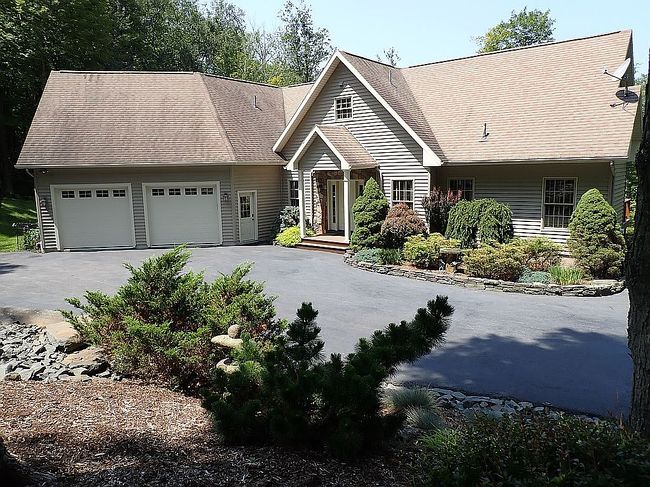 Photo of 151 Tanbark Dr, Greentown, PA