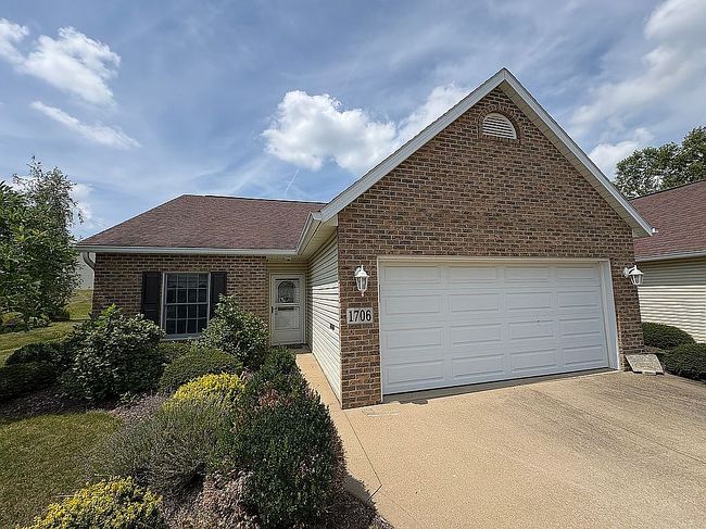 Photo of 1706 Kingwood Ct, Ashland, OH