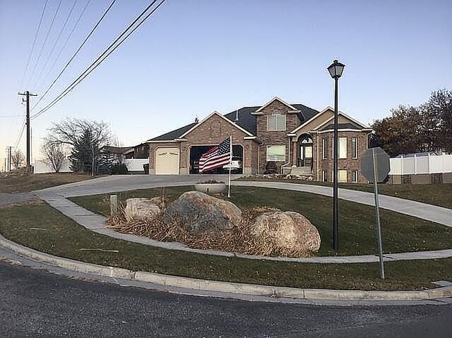 Image of 1015 N Valley View Dr