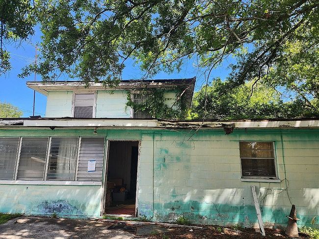 Photo of 931 W 10th St