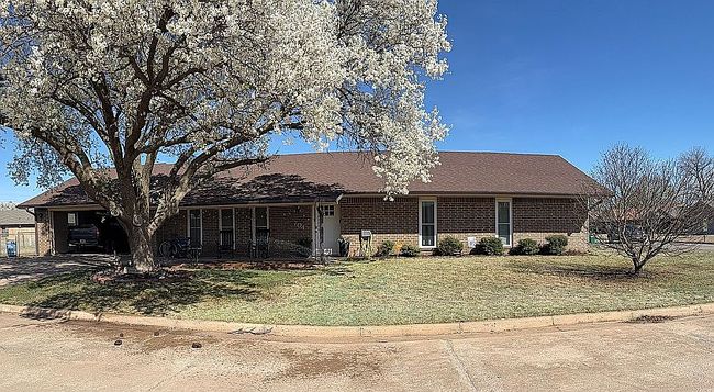 Image of 704 Hillcrest Dr