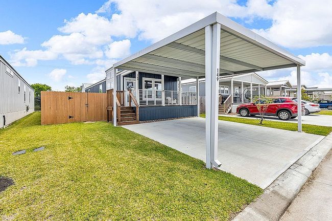 Photo of 149 Landing Ln, Pearland, TX