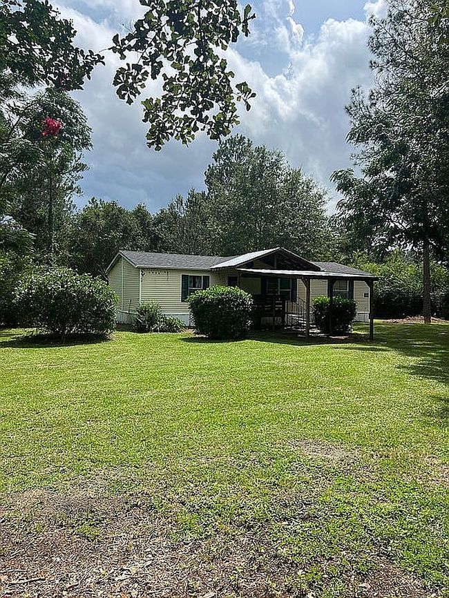 Photo of 395 Roundtree Rd