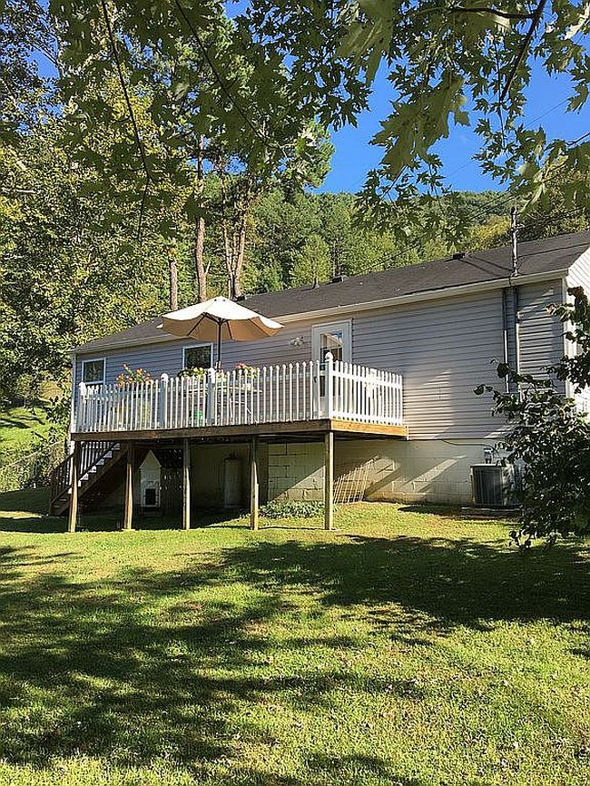 Image of 15 Charlene Ln