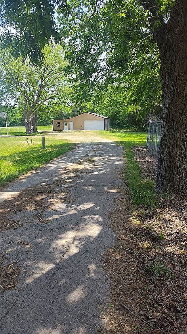 Photo of 10 S Posey St, Wewoka, OK
