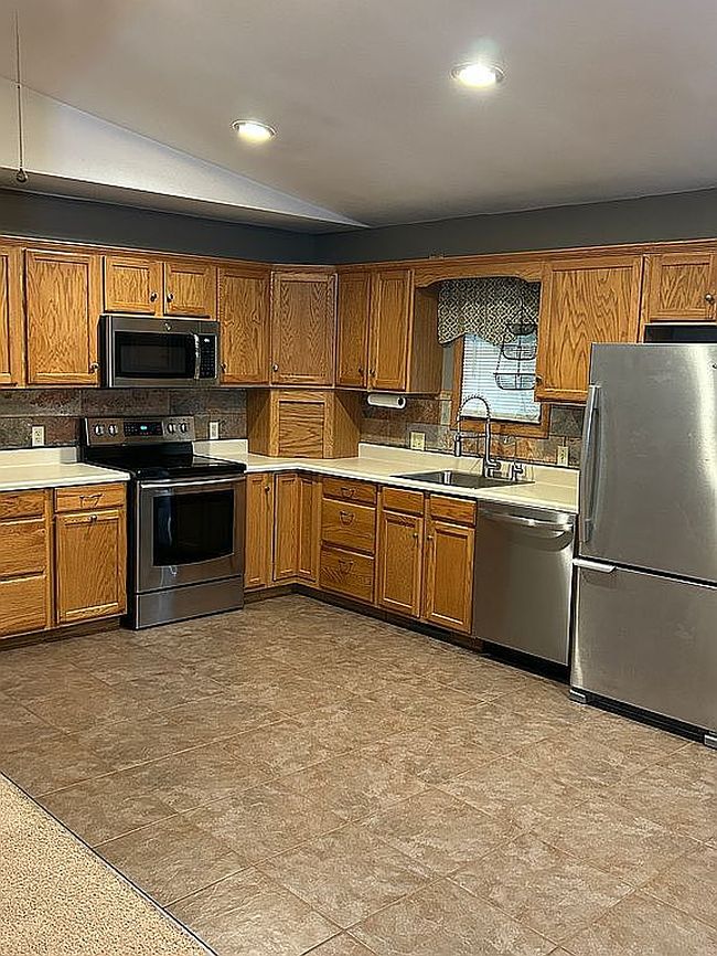 Photo of 225 W Prairie Ave, Little River, KS