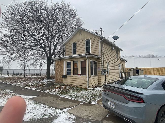 Photo of 807 E Washington Ave, Jackson, MI