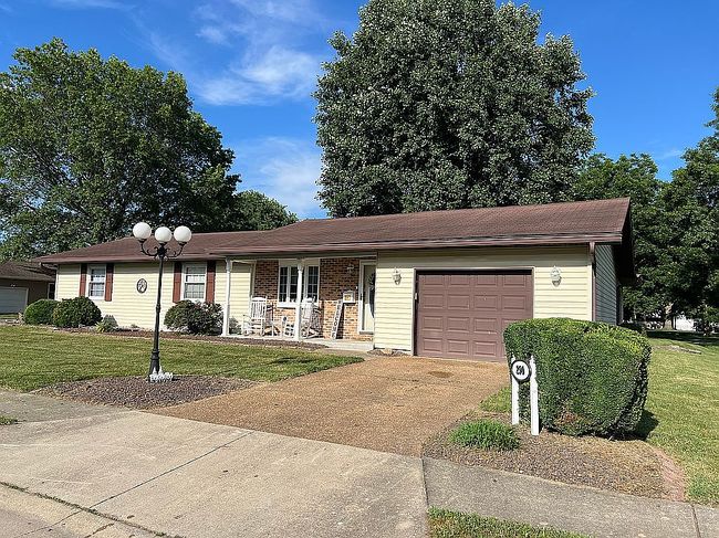 Photo of 290 N Elm St, Breese, IL