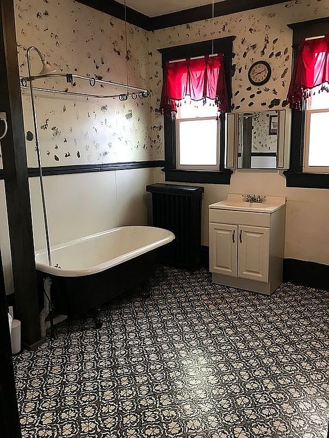 Image of 214 E N Main St